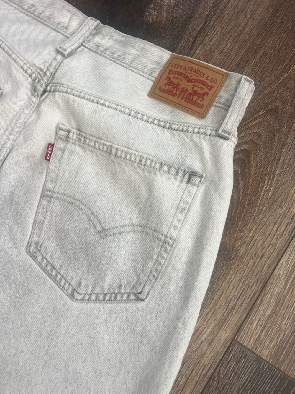 Levi's® ‘94 Baggy Fit Jeans Light Gray Splattered Wash W/Soft White Denim Base 🩶 - Picture 10 of 11